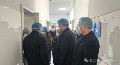 麻城实验高中开展“两代表一委员”走进食堂活动