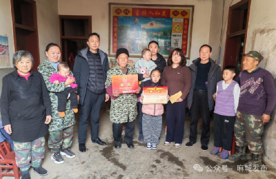 宋埠镇集中为辖区立功受奖现役军人家庭上门送喜报