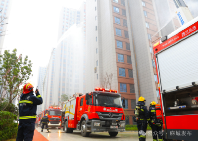 麻城市开展高层建筑灭火救援实战演练