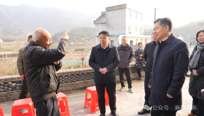 李初敏到驻点帮扶村开展春节走访慰问活动