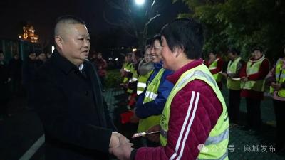 汪国兵看望慰问节日值守和一线工作人员