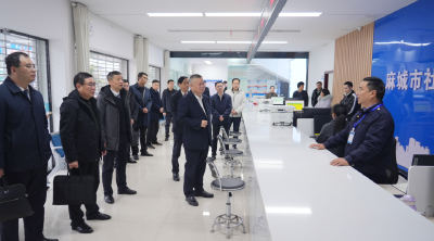 汪国兵到市综治中心调研