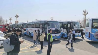 笔锋所至，心之所向！麻城“全城总动员”，只为送你上岸！