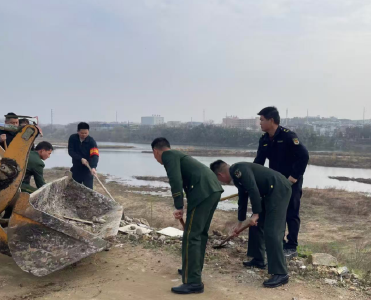为河岸“美颜”！麻城城管联合开展建筑垃圾清理整治活动