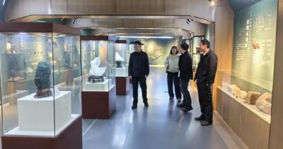 主动对接资源 助力项目建设