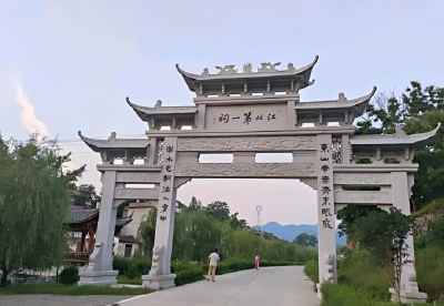 百年祠宇载沧桑 古村文脉永流传 