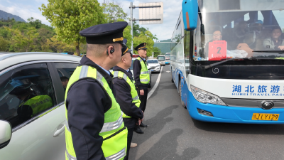 一池“降温”防隐患 全员“升温”保畅安