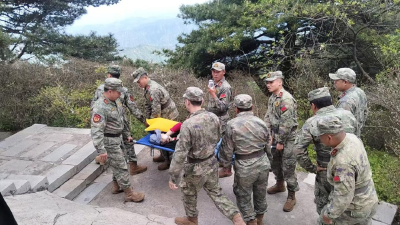 杜鹃花开迎客来 民兵救援暖人心