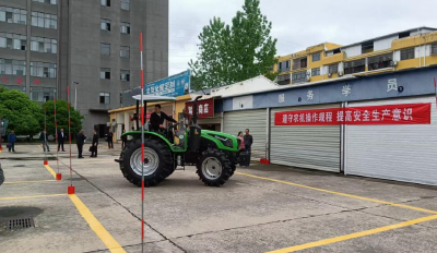 严把农机驾驶“准入关”  筑牢农业生产安全线