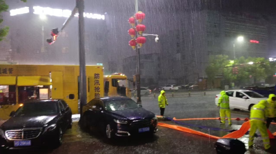 麻城城管高效应对入汛首轮强降雨