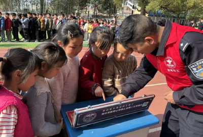 青春不“毒”行  校园更清朗