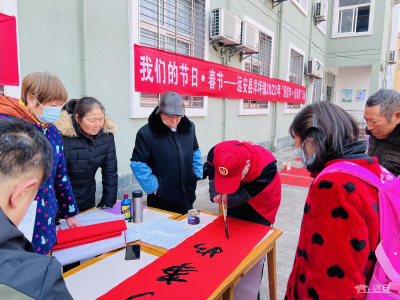 【我们的节日·春节】洋坪镇：暖心送春联  墨香迎新春