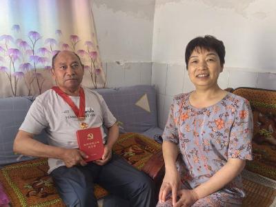 旧县镇：走访慰问“光荣在党50年” 纪念章获得者