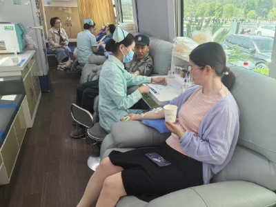 洋坪镇：热血润春晖 大爱显担当