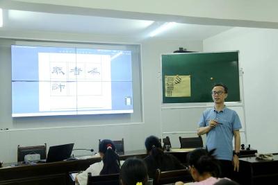 河口乡深山暑期课堂：墨香与科技共绘成长画卷