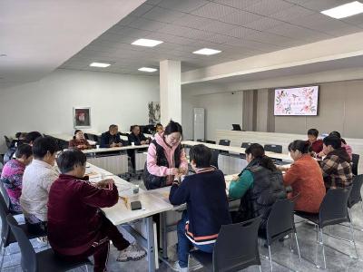 【和美远安】花林寺镇桃李村老年学校开展手工课 多彩活动丰富老人生活