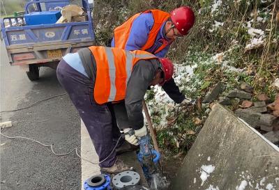  栖凤城发集团闻雪而动 全力守护城市运行生命线