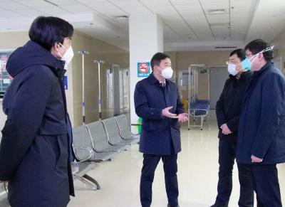 胡昊调研新冠病毒感染医疗救治和重点人群“敲门行动”开展情况
