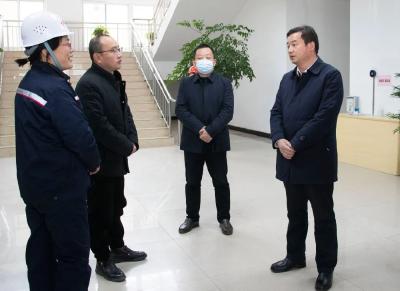 胡昊走访慰问春节期间不停产企业并检查安全生产工作