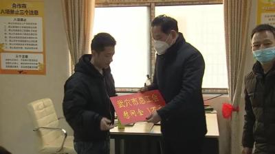 市总工会开展“两节”送温暖走访慰问