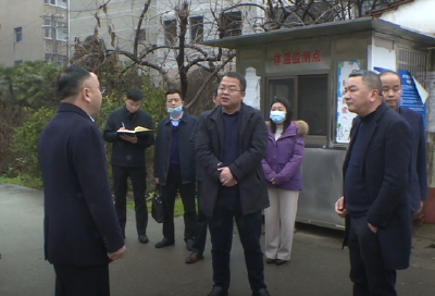 查俊到党建联系点和软弱涣散村调研