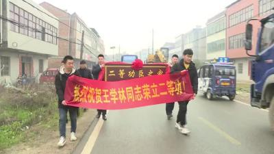 共享荣光 曹广库为二等功受奖军人送喜报
