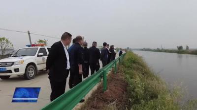 万丈湖街道：多部门联合清理水面“迷魂阵”