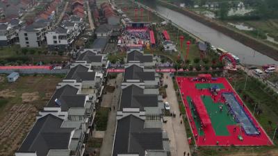 亲子钓虾 乐趣无穷