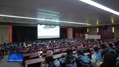 市委宣传部为军训学生送去红色电影 铸爱国情怀