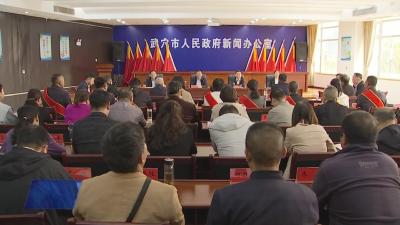我市召开庆祝第24个中国记者节新闻工作者座谈会