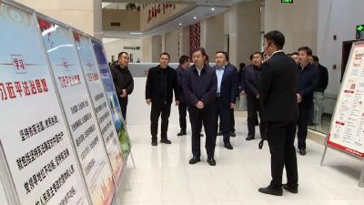 胡昊等市领导参观宪法宣传周法治宣传展览
