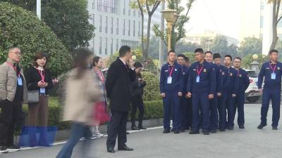 市法院举行法院开放日活动