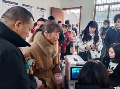 省时间省车费！他们在家门口拿到了第三代社会保障卡