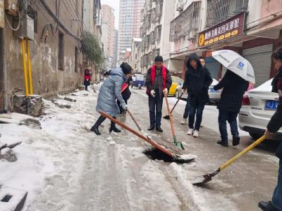 迎战低温雨雪天气｜雨雪暂停！他们的热血永不消退