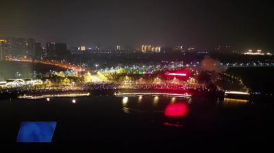 50名环卫工人暖心守护“灯火璀璨夜”环境整洁