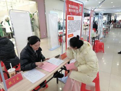 吸引1000余人进场求职！武穴招聘夜市火爆开张