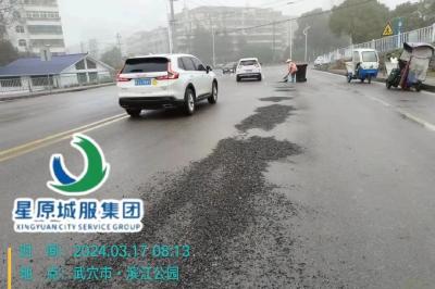 砂石掉路危害大！武穴人看到请举报→