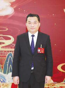全国人大代表、黄冈市委书记李军杰：向改革创新要动力、要活力、要红利