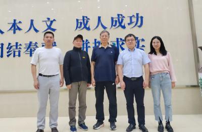 武穴籍解放军中将夜访母校
