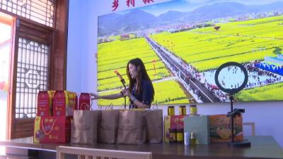 上桂村返乡了一位女“网红” 农产品销售不用愁