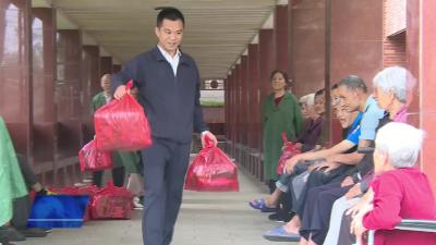 端午节福利院送关爱 欢声笑语粽香四溢