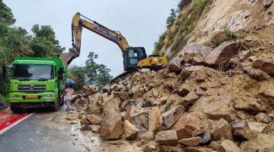 闻汛而动 守护家园丨武穴市公路事业发展中心快速处置一起公路塌方险情