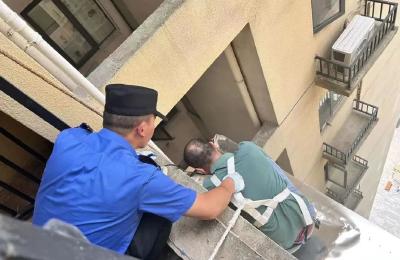 我市依法拆除两处违法建筑，涉及亚兴国际城小区、老政府宿舍区 