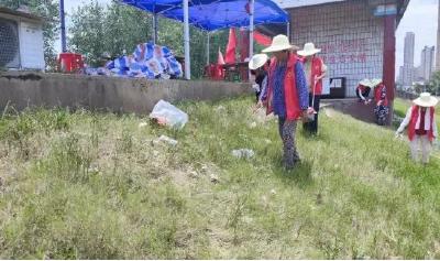 闻汛而动 守护家园｜武穴街道二里半社区唱响“坚守江堤”+“爱护环境”两部曲 