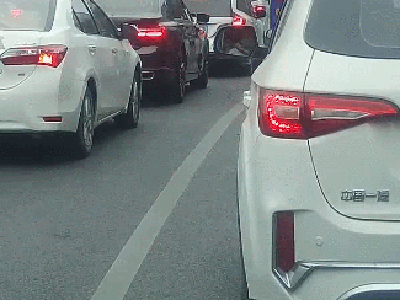 这样“上镜”好尴尬！又一批车窗抛物被武穴交警曝光！