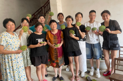 12名“爱心妈妈”化身销售员，这一份“莲”爱让人感动