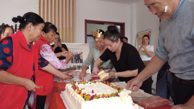 庆祝新中国成立75周年丨武穴巾帼志愿服务队千人红歌大联唱&新港社区举办“我与祖国同庆生”长者集体生日会  