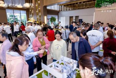国庆假日第一天，我市房地产市场火热，高端住宅吸引全城目光！