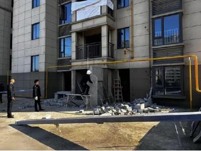 两次制止未果！我市依法强制拆除一违建“阳光房”  