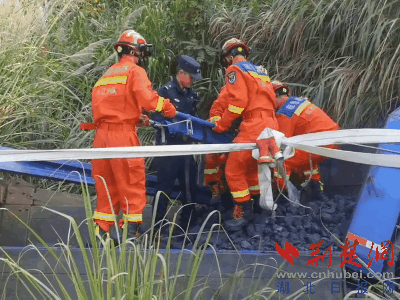 武穴司机外地车祸被困，一场生死救援温暖人心